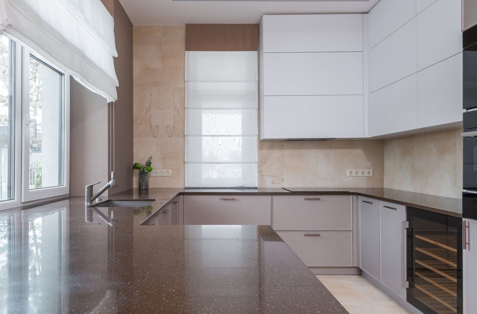 Modern kitchen countertop with space for a Cuisinart TOA-100 air fryer toaster oven